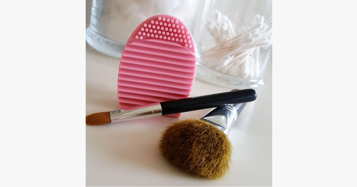 BowLift | Silicone Makeup Brush Cleaner - Cleans your makeup brushes thoroughly without damaging them!